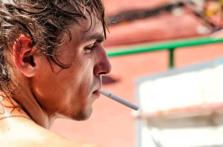 man smoke cigrate